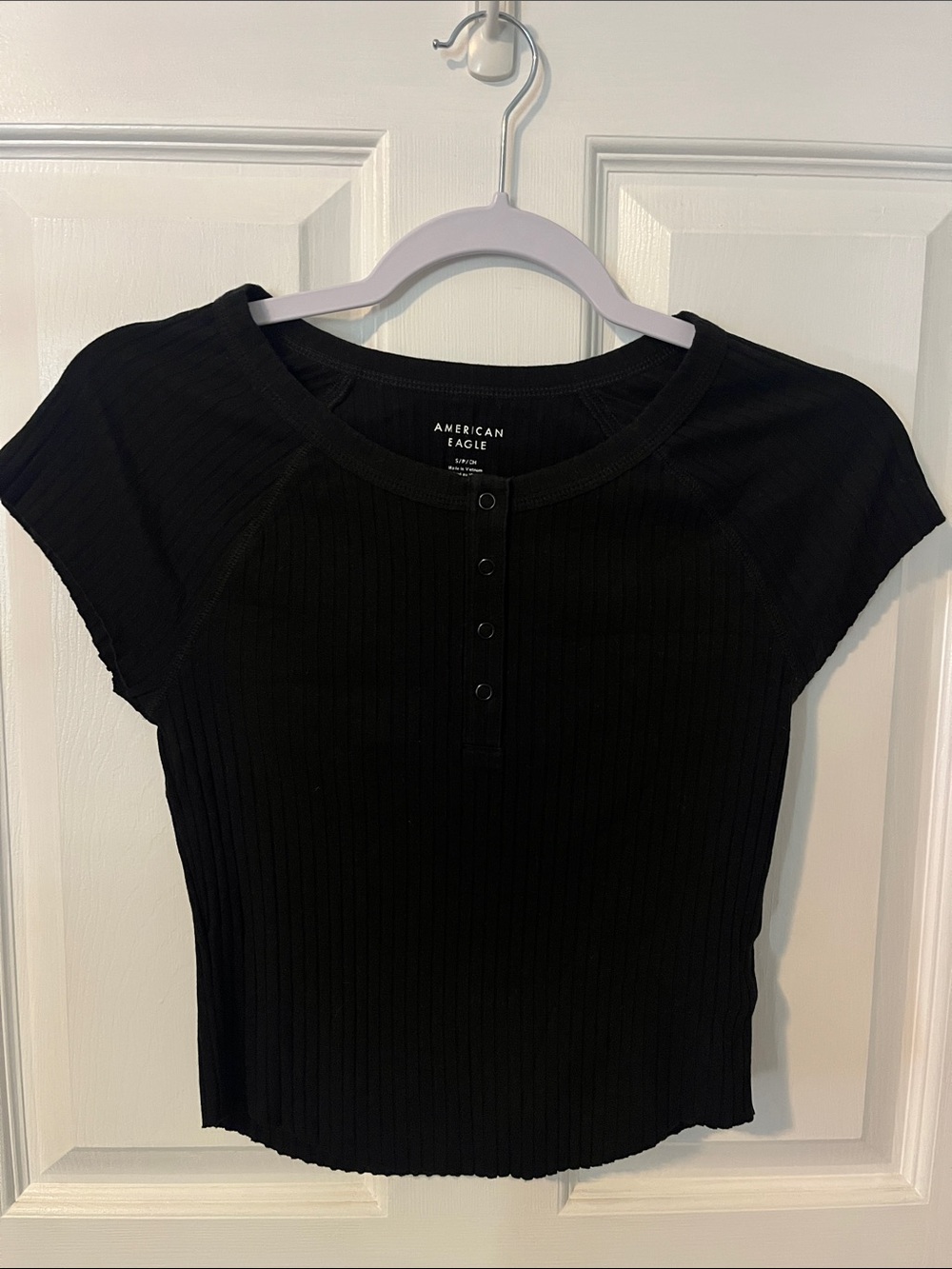 American Eagle Outfitters Black Ribbed Snap-Front Crop Top